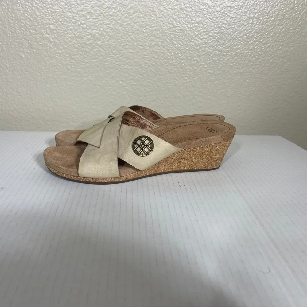 UGG Australia Sz 9 Sandal Antique White Lyra Crisscross‎ Wedge